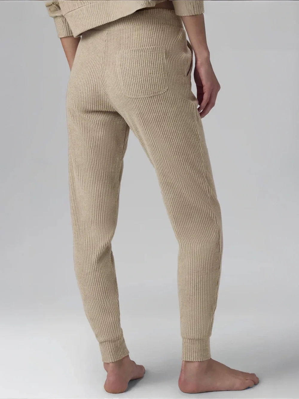 Alo Yoga Muse Ribbed Jogger Sweatpant | Gravel Heather | Medium
